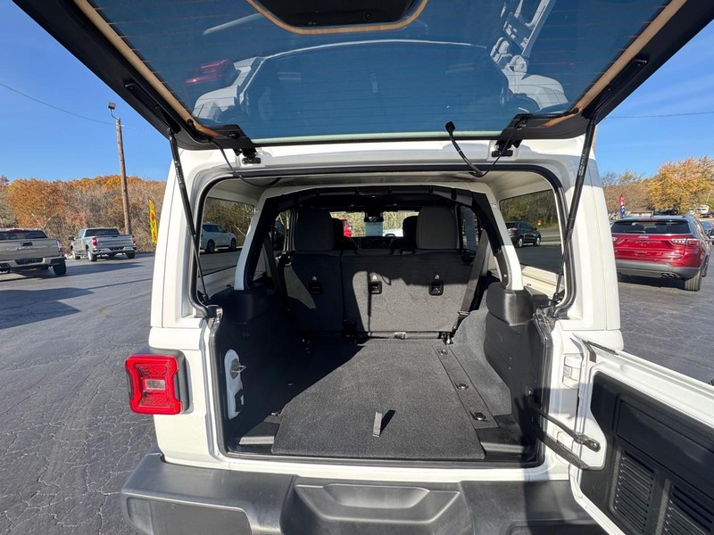 Jeep Wrangler Vehicle Image 11