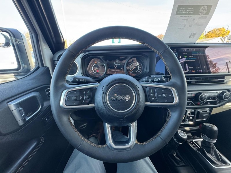 Jeep Wrangler Vehicle Image 12