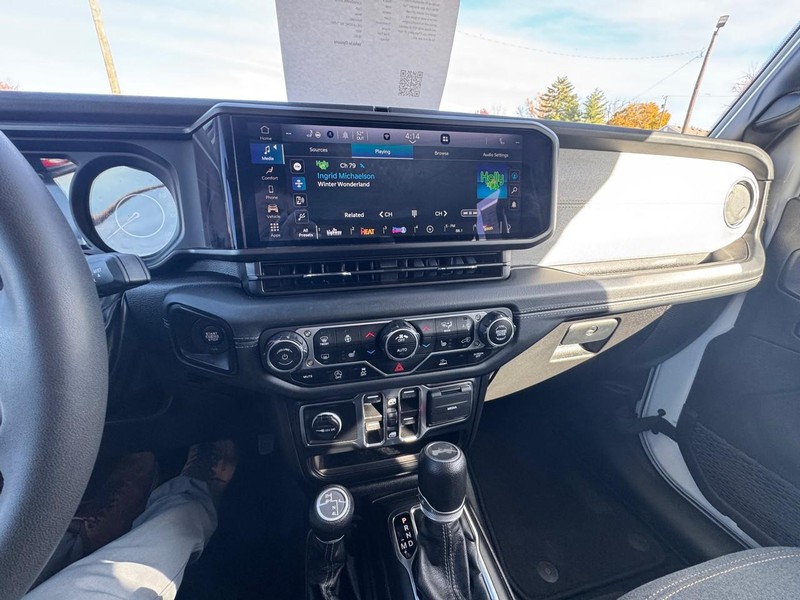 Jeep Wrangler Vehicle Image 16