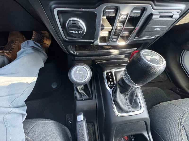 Jeep Wrangler Vehicle Image 17