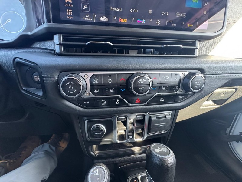 Jeep Wrangler Vehicle Image 18