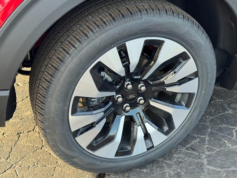 Ford Explorer Vehicle Image 05