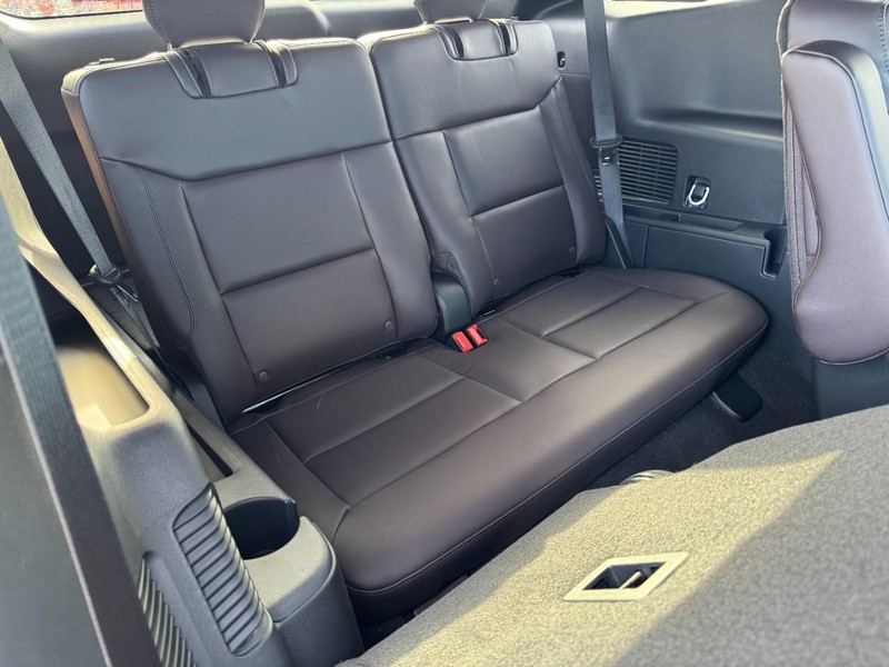 Ford Explorer Vehicle Image 07