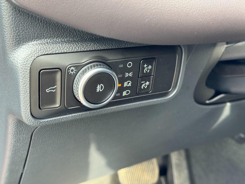 Ford Explorer Vehicle Image 14