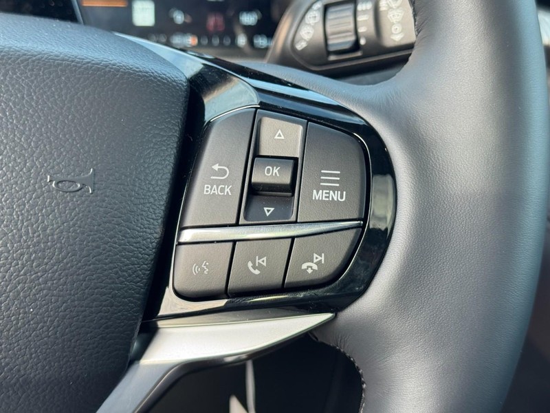 Ford Explorer Vehicle Image 16