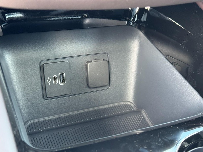 Ford Explorer Vehicle Image 17