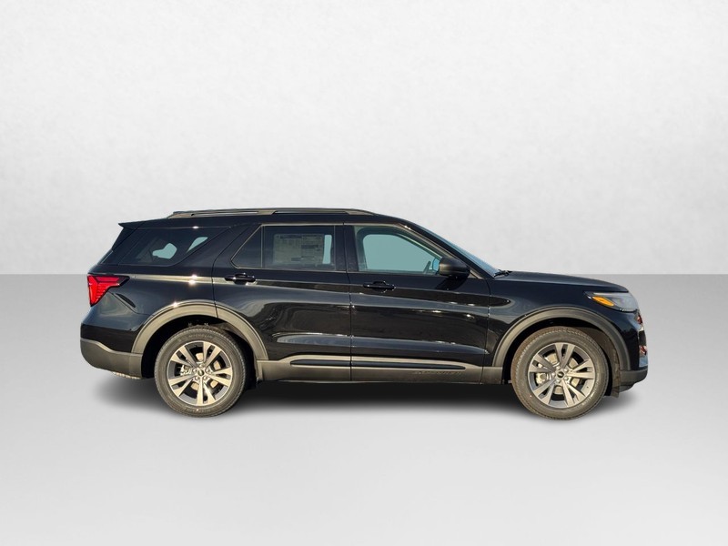 Ford Explorer Vehicle Image 02
