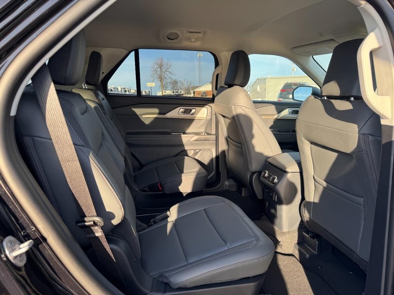 Ford Explorer Vehicle Image 05