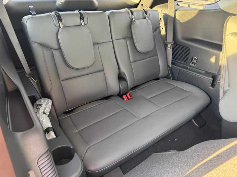 Ford Explorer Vehicle Image 06