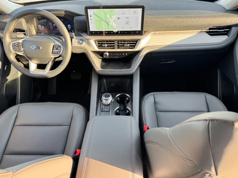 Ford Explorer Vehicle Image 07