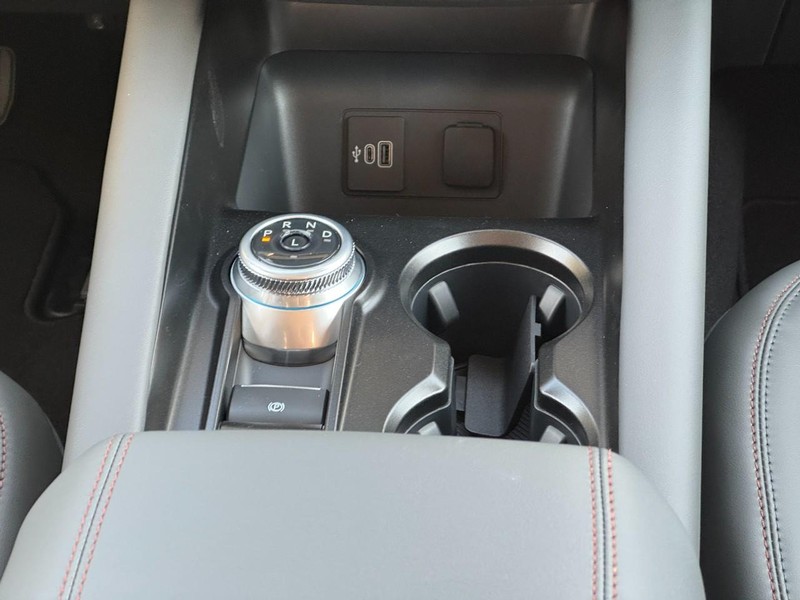 Ford Explorer Vehicle Image 10