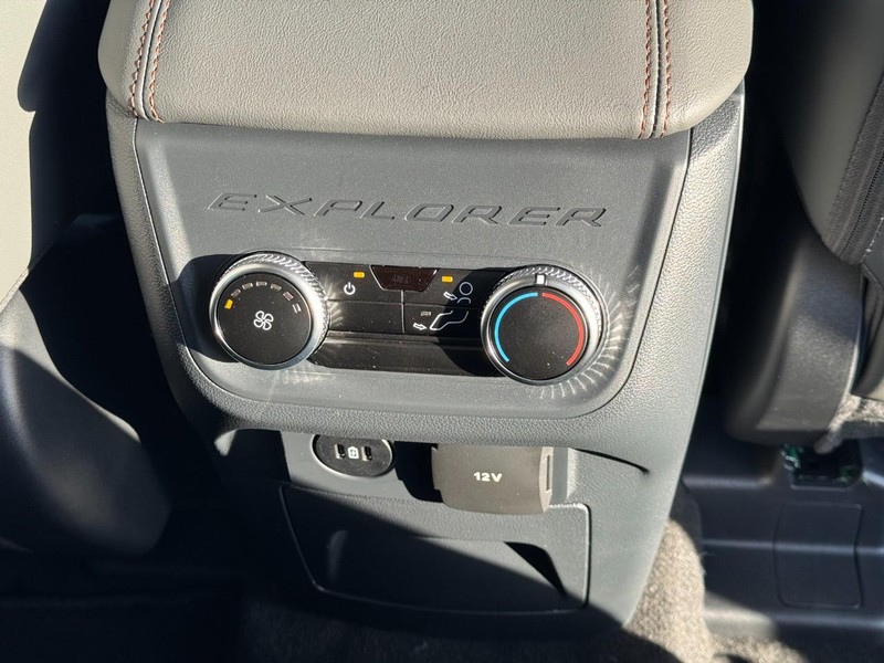 Ford Explorer Vehicle Image 11