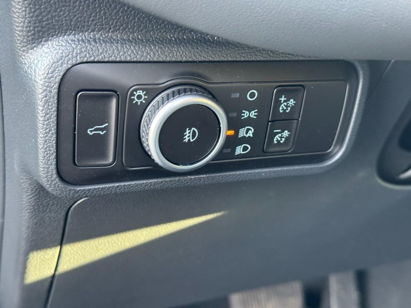 Ford Explorer Vehicle Image 13