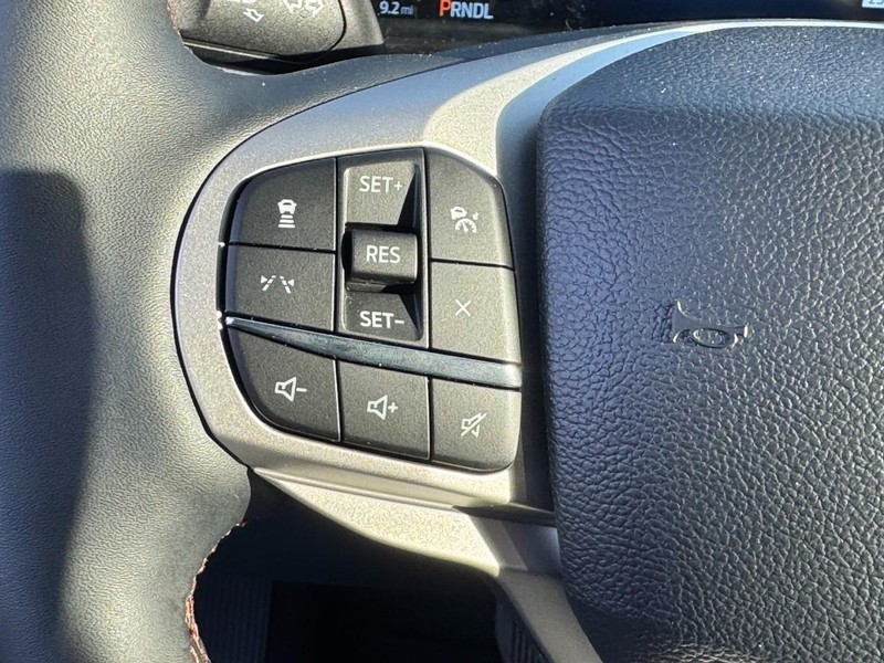 Ford Explorer Vehicle Image 14