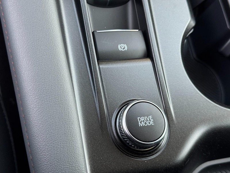 Ford Explorer Vehicle Image 18