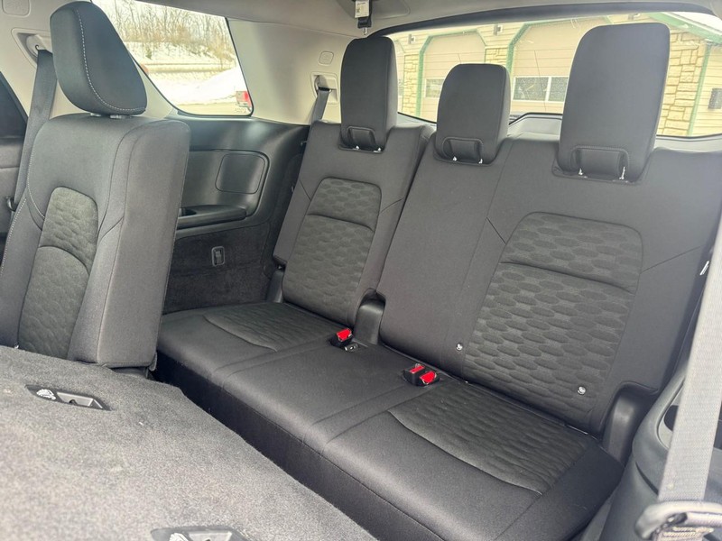 Nissan Pathfinder Vehicle Image 11