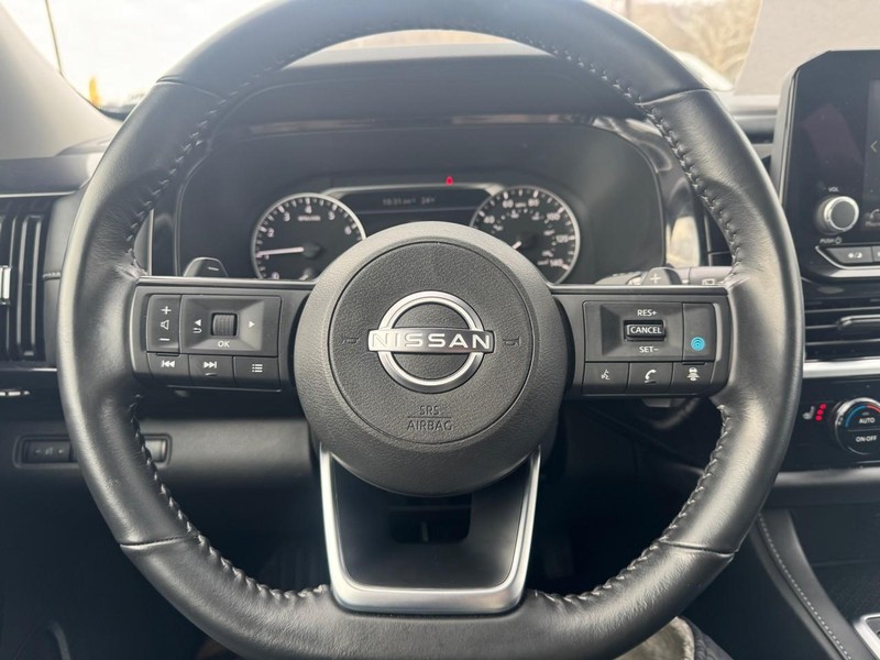 Nissan Pathfinder Vehicle Image 12