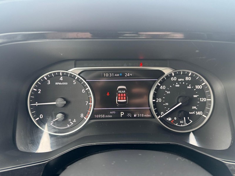 Nissan Pathfinder Vehicle Image 13