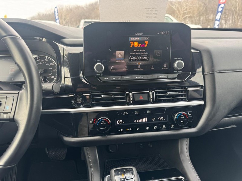 Nissan Pathfinder Vehicle Image 14