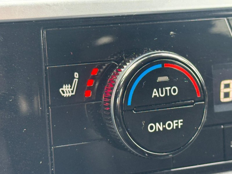 Nissan Pathfinder Vehicle Image 15