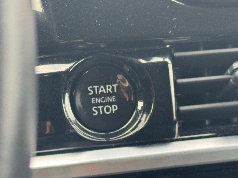 Nissan Pathfinder Vehicle Image 16