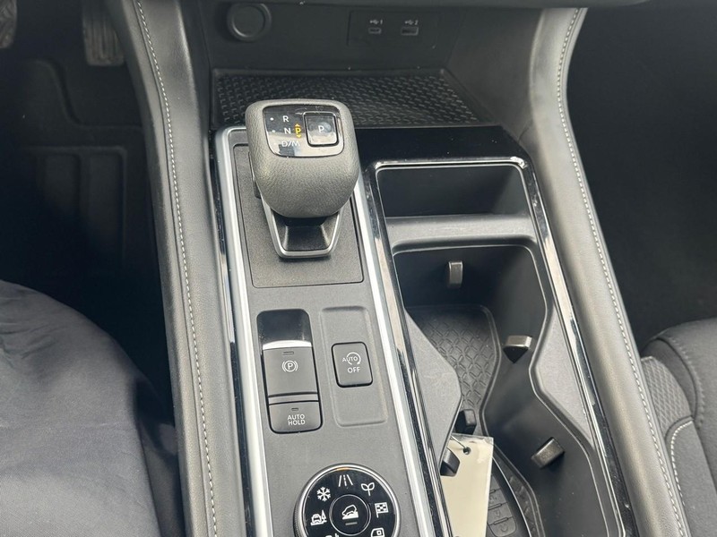 Nissan Pathfinder Vehicle Image 17