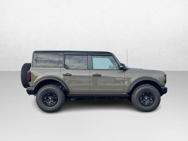 Ford Bronco Vehicle Image 02