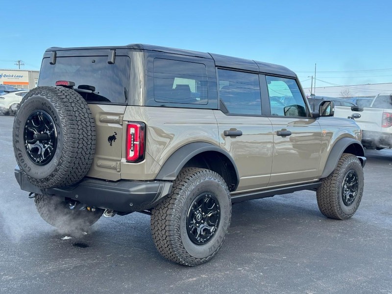Ford Bronco Vehicle Image 03