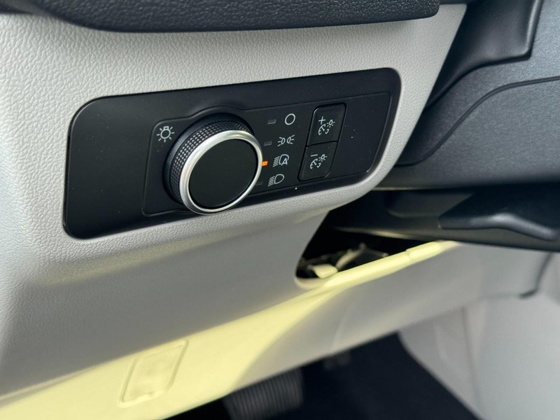 Ford Escape Vehicle Image 11