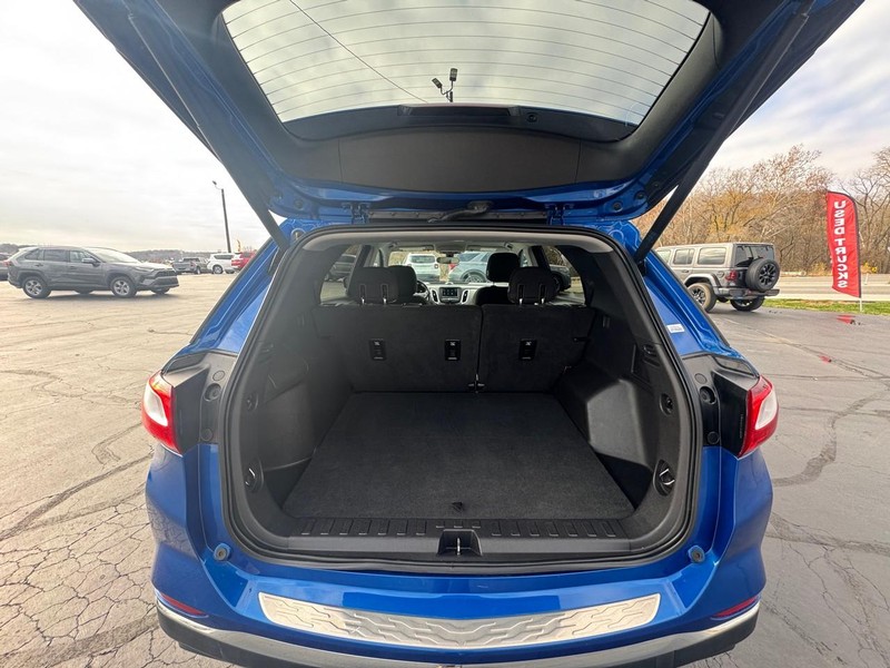 Chevrolet Equinox Vehicle Full-screen Gallery Image 11