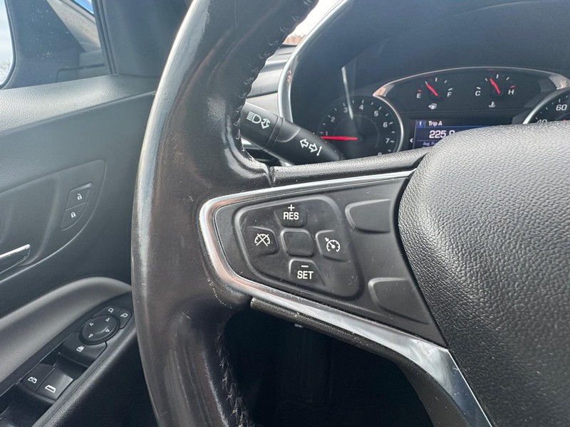 Chevrolet Equinox Vehicle Full-screen Gallery Image 15