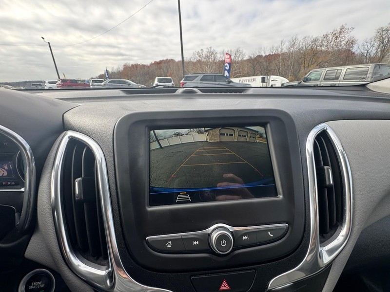 Chevrolet Equinox Vehicle Full-screen Gallery Image 18