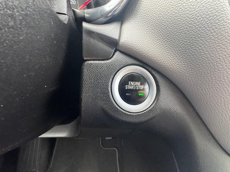 Chevrolet Equinox Vehicle Full-screen Gallery Image 19