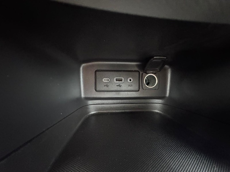 Chevrolet Equinox Vehicle Full-screen Gallery Image 20