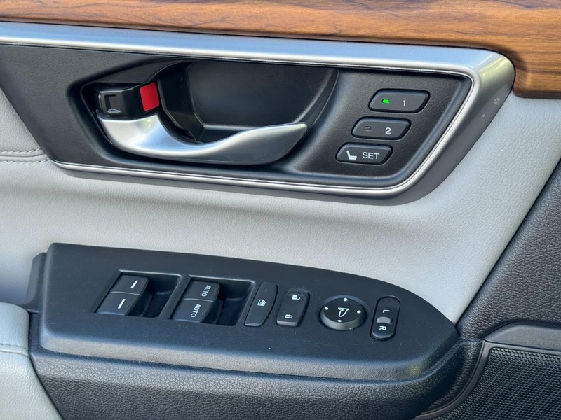 Honda CR-V Vehicle Image 24