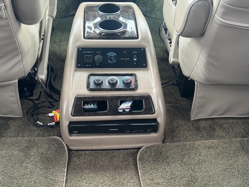 Chevrolet Express Cargo Van Vehicle Full-screen Gallery Image 16