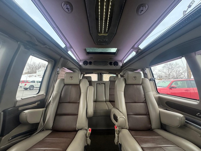 Chevrolet Express Cargo Van Vehicle Full-screen Gallery Image 17