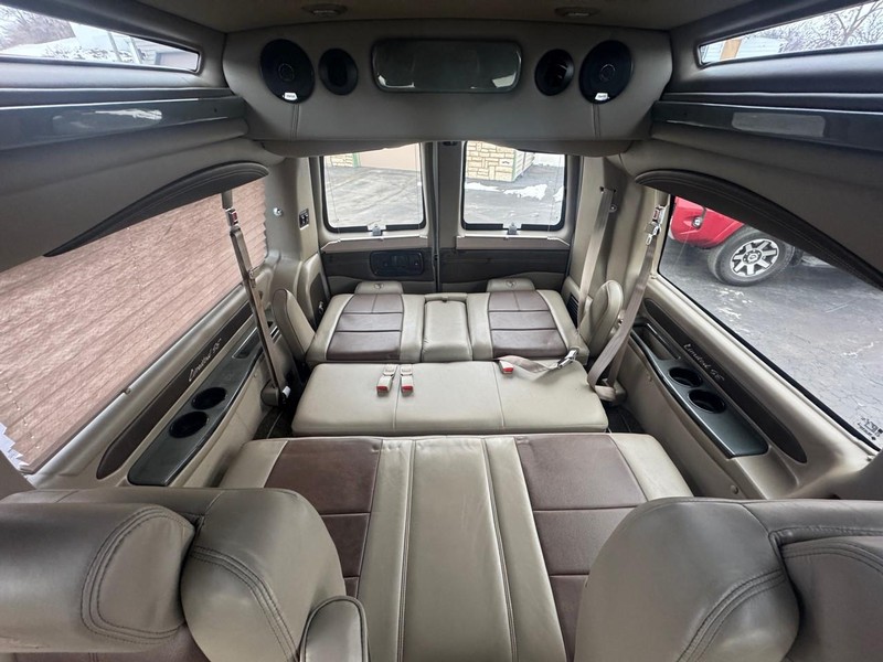 Chevrolet Express Cargo Van Vehicle Full-screen Gallery Image 19