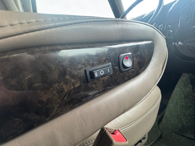 Chevrolet Express Cargo Van Vehicle Full-screen Gallery Image 20