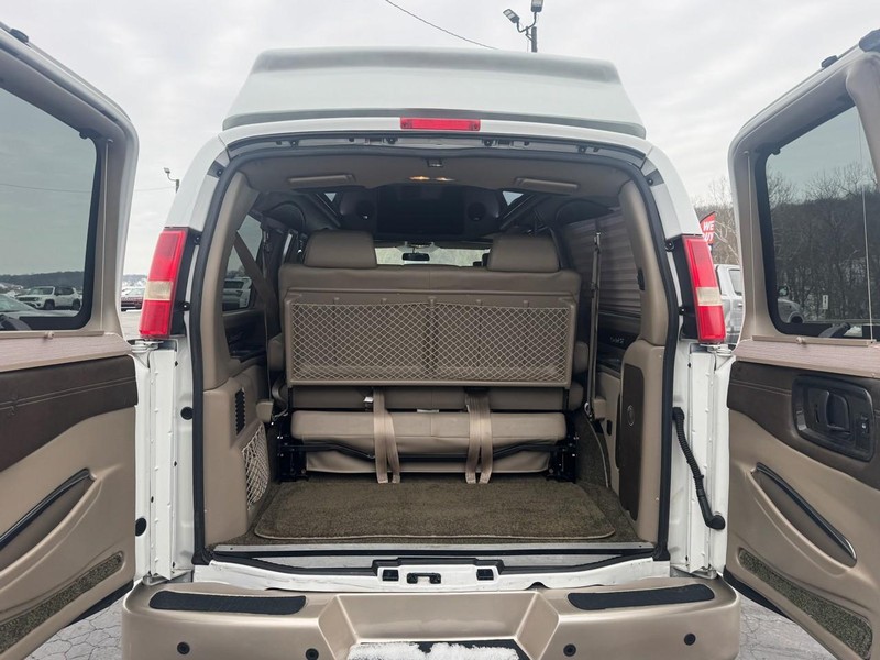 Chevrolet Express Cargo Van Vehicle Full-screen Gallery Image 21