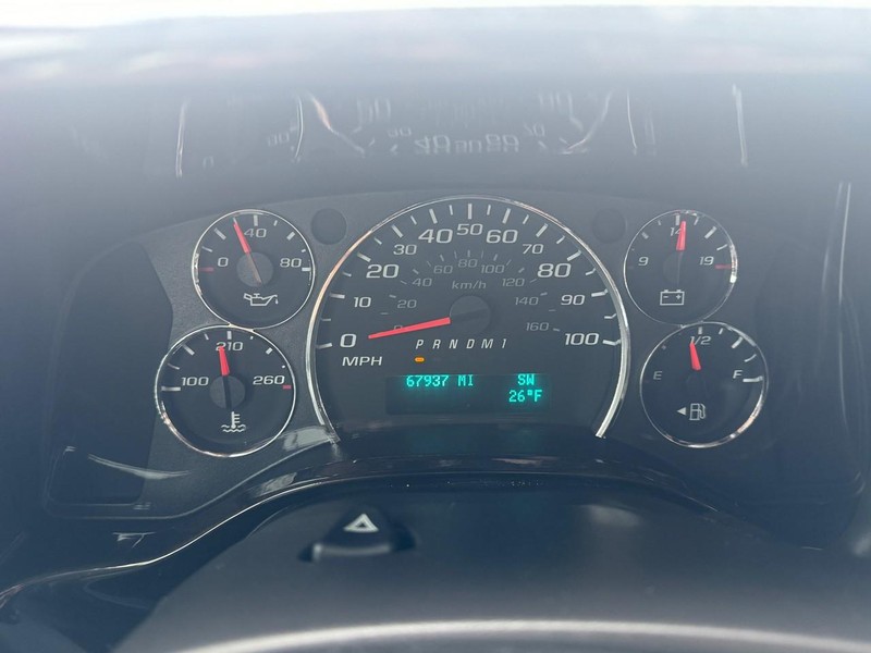 Chevrolet Express Cargo Van Vehicle Full-screen Gallery Image 24