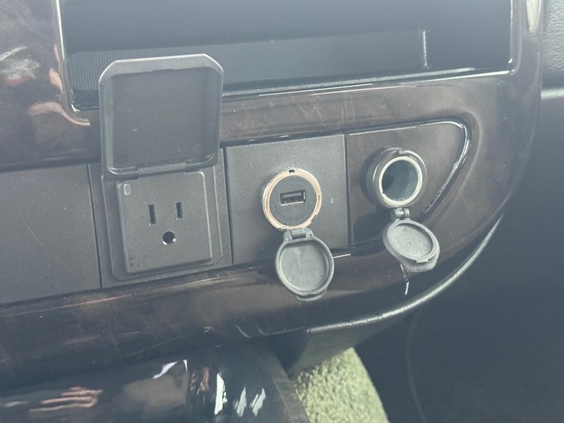 Chevrolet Express Cargo Van Vehicle Full-screen Gallery Image 29