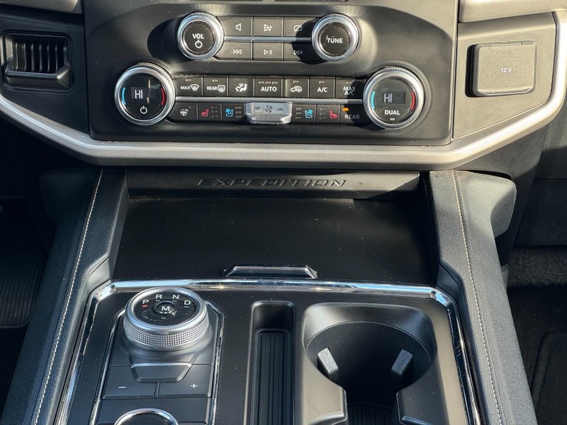 Ford Expedition Vehicle Image 15