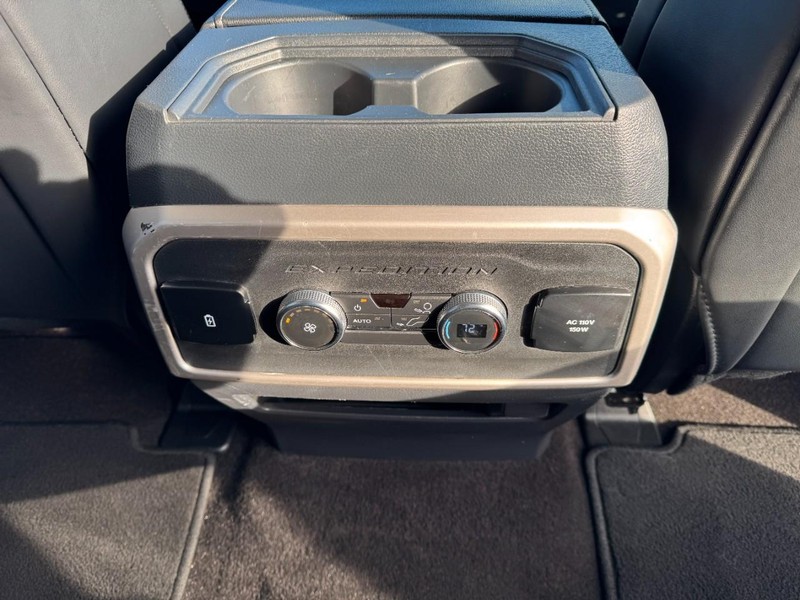 Ford Expedition Vehicle Image 17