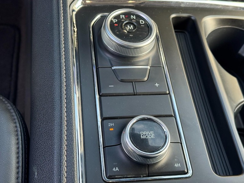 Ford Expedition Vehicle Image 24