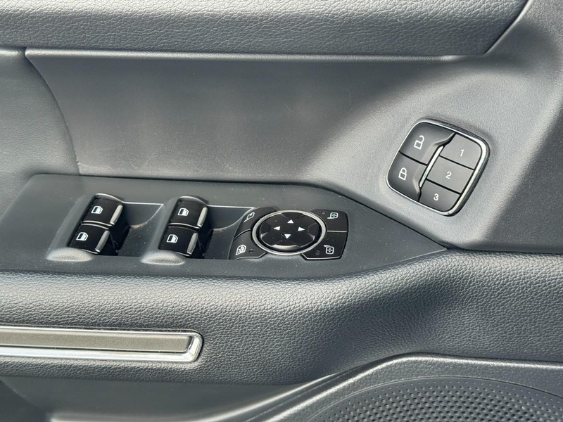 Ford Expedition Vehicle Image 26