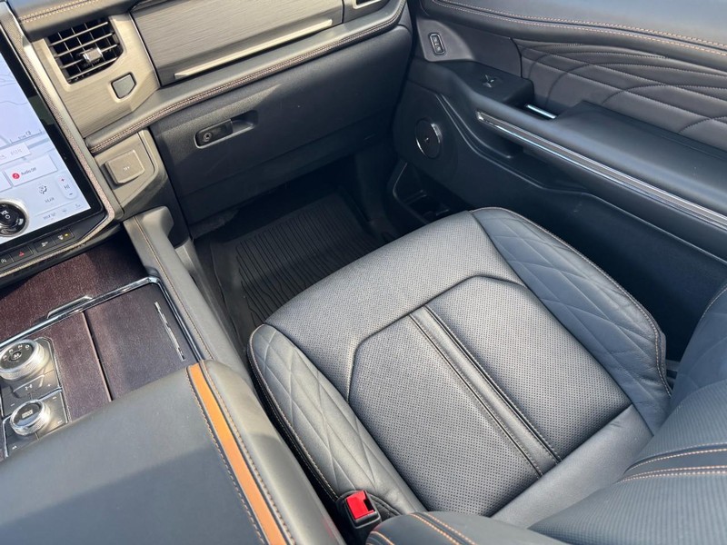 Ford Expedition Max Vehicle Image 16