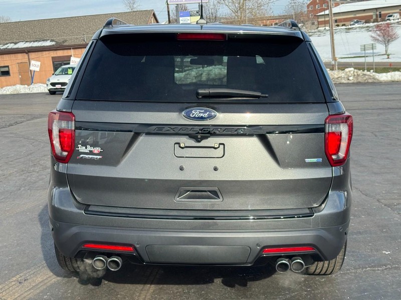 Ford Explorer Vehicle Full-screen Gallery Image 05