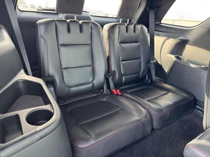 Ford Explorer Vehicle Full-screen Gallery Image 11