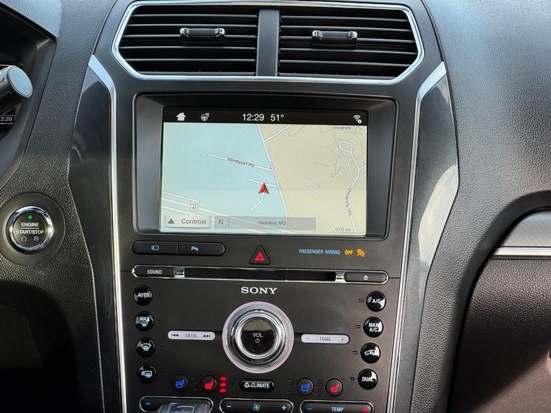 Ford Explorer Vehicle Full-screen Gallery Image 14